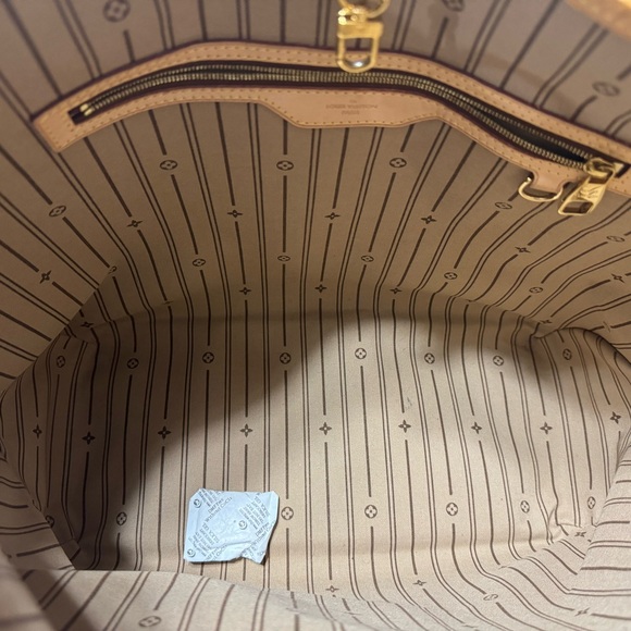 Authentic Delightful MM - Picture 8 of 12